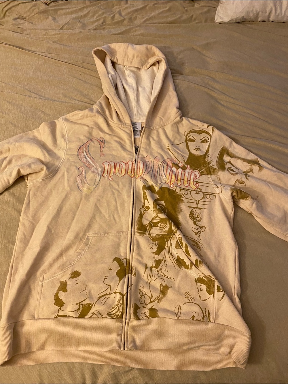 Women’s Disney Snow White and the Seven Dwarfs hoodie. Size L